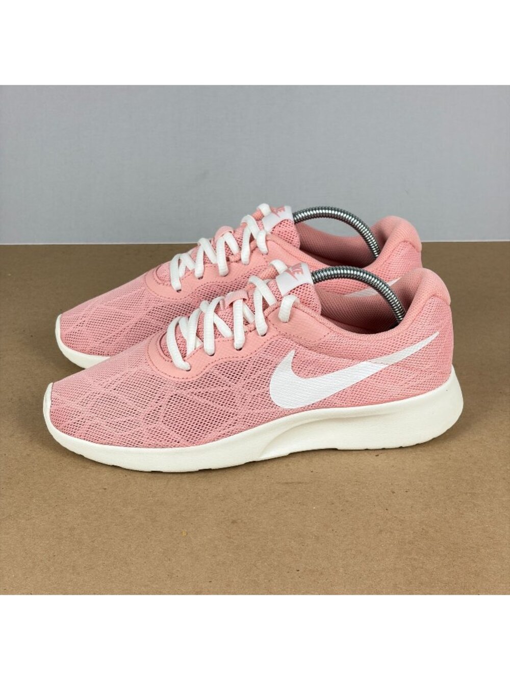 Nike Tanjun SE Coral Stardust Sail Athletic Shoes Womens 8.5 Pink White Low Top